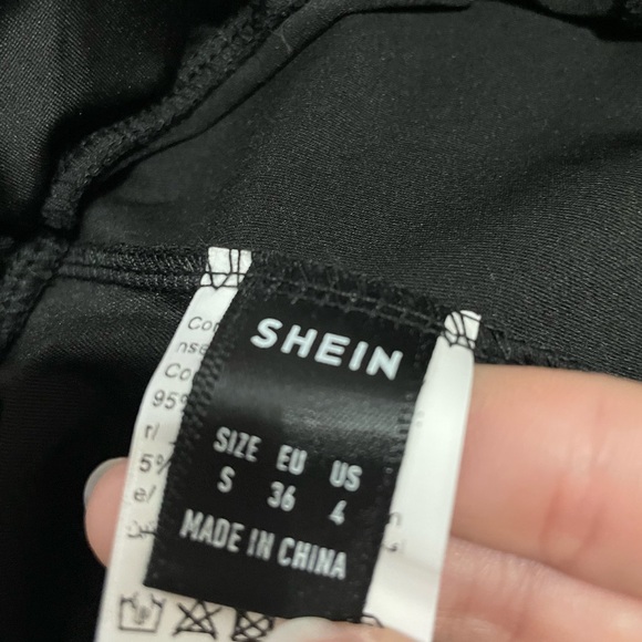 SHEIN Cut Out Shorts - Picture 3 of 3